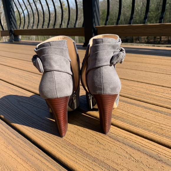Gray Nine West Bow Booties - Picture 4 of 6